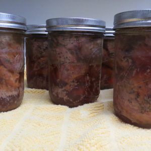 Canning Apple Butter Pork - SBCanning.com - homemade canning recipes Canning Bacon, Canning Pork, Canning Apple Butter, Hot Apple Juice, Powerball Lottery, Boneless Pork Loin Roast, Canning Apples, Pressure Canning Recipes, Preserving Foods