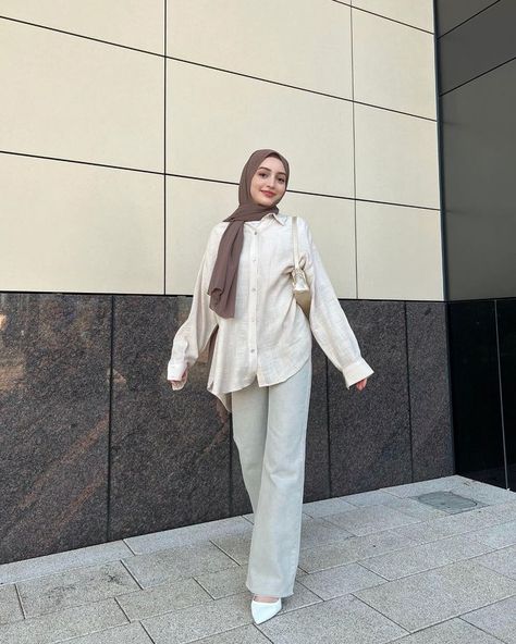 White Formal Outfit Hijab, Rich Hijabi Outfits, Hijab With Shirt Outfit, Monochrome Hijab Outfit, Hijabi Minimalist Style, Beige Shirt Outfit Hijab, Hijab Blouse Outfit, White Outfits For Women Hijab, Classy Hijab Outfits Summer