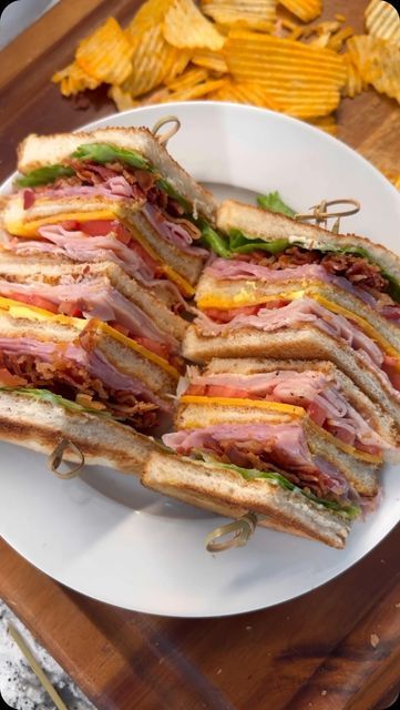 Sandwich For Wedding, Easy Club Sandwich Recipes, Brunch Ideas Sandwiches, Cajun Sandwich Recipes, Club Sandwich Aesthetic, Savory Cafe Food, Craft Sandwiches, Epic Sandwiches, Sub Sandwich Ideas