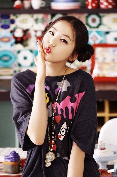 Chinese double bun hairstyle Sohee Wonder Girl, Sew In Bob Hairstyles, Angled Bobs, Bob Braids Hairstyles, Luanna Perez, Double Buns, Girls Short Haircuts, Layered Bob Hairstyles, Chinese Hairstyle