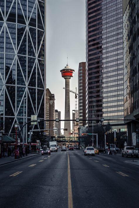 Top 10 Most Photogenic and Instagrammable Spots in Calgary, Canada - Lauren's Lighthouse Calgary Flames Aesthetic, Downtown Calgary Aesthetic, Calgary Canada Aesthetic, Alberta Aesthetic, Calgary Aesthetic, Photos Of Sunsets, Wallpaper Toronto, Calgary Skyline, Calgary Photography