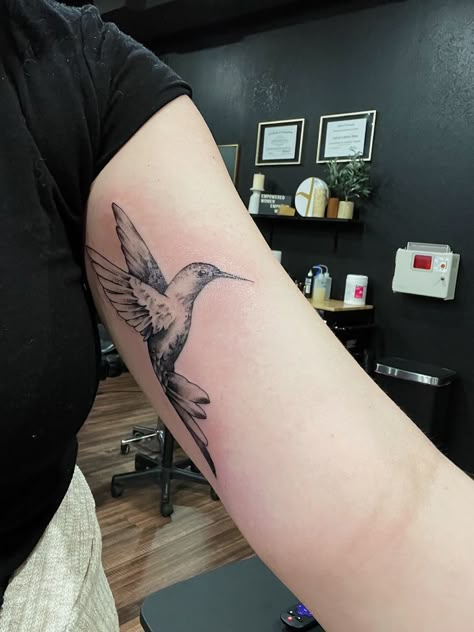 Cross Tattoos For Women, Mom Tattoo Designs, Mommy Tattoos, Tattoos For Women Half Sleeve, Upper Arm Tattoos, Bicep Tattoo, Pretty Tattoos For Women, Hummingbird Tattoo, Stylist Tattoos