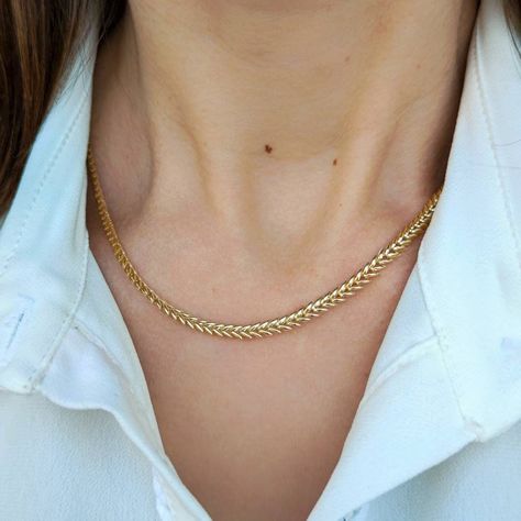 Ladies Chain Designs Gold, 22k Gold Chain, Gold Neck Chain, Thick Gold Chain, Herringbone Chain Necklace, Real Gold Chains, Bracelets Collection, Cuban Link Necklace, Thick Chain Necklace