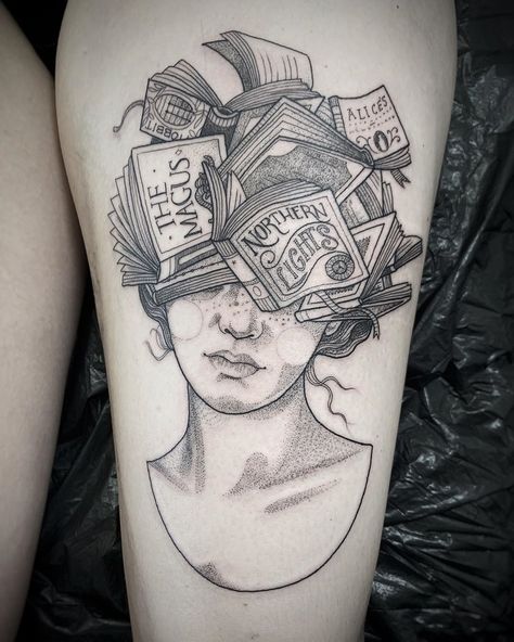 Suflanda no Instagram: “She read books as one would breathe air, to fill up and live ❤️✨ #susasklubhaus” Writer Tattoo, Reading Tattoo, Bookish Tattoos, Petit Tattoo, Marvel Tattoos, Tattoo Prices, Tattoos For Lovers, Incredible Tattoos, Book Tattoo