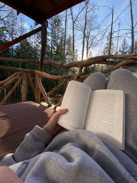 Reading With A View, Reading Time Aesthetic, Reading In The Summer, Reading Outside Aesthetic, Put Together Aesthetic, Reading In The Woods, Romanticize A Quiet Life, Reading Outside, Outdoor Reading