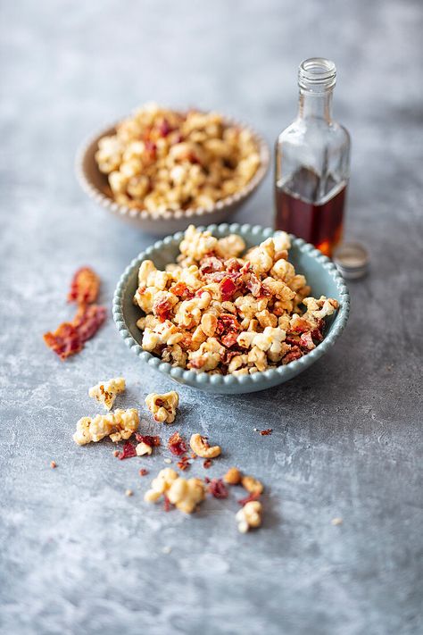 Maple Bacon Popcorn Maple Bacon Popcorn, Bacon Maple Syrup, Bacon Popcorn, Ranch Potato Salad, Chicken Meatloaf, Popcorn Chicken, Popcorn Recipes, Healthy Peanut Butter, Maple Bacon