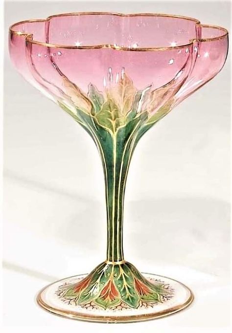 Tafel Decor, Bijoux Art Nouveau, Desain Furnitur Modern, Gorgeous Glass, Dream House Decor, Pink Glass, Aesthetic Room Decor, Stemware, Dream Home Design