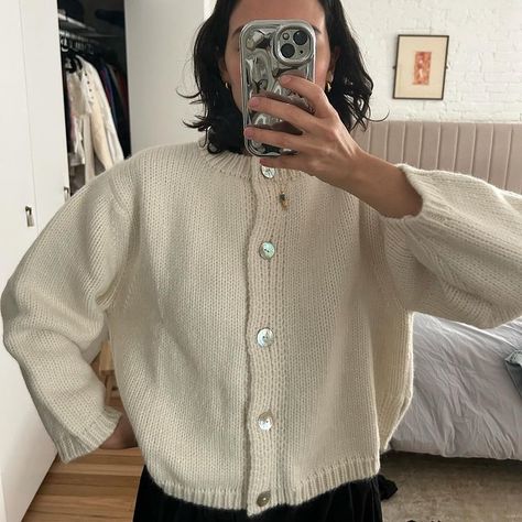 Stripped Knit Sweater, Simple Cool Outfits, Nancy Meyers Aesthetic Outfits, Mid Size Fashion Fall, Nice Fall Outfits, Sweater Outfits Aesthetic, Cute Fall Sweaters, Cute Fall Fits, Winter Outfits Casual