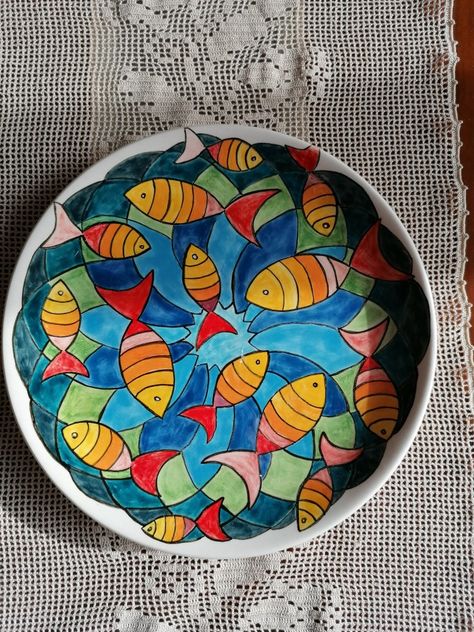 Ceramic Fish Plate, Ceramic Plates Art, Applique Wall Hanging, Circular Art, Acrylic Art Projects, Pottery Platter, Diy Wall Art Decor, Pottery Painting Designs, Ceramic Fish