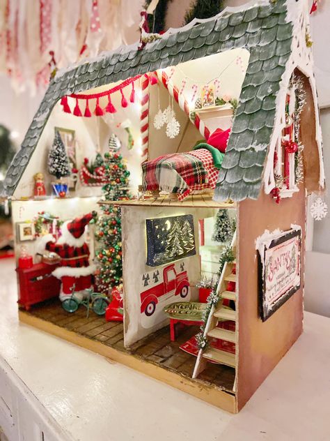 Christmas Diorama, Dollhouse Christmas, Doll House Crafts, Christmas Gingerbread House, God Jul, Christmas Dolls, Miniature Christmas, Christmas Minis, Merry Little Christmas