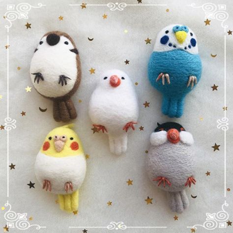 Felting Diy, Felt Keychain, Needlecraft Kits, Felt Ornaments Patterns, Diy Wool, Needle Felting Diy, Wool Needle Felting, Felt Owl, Wool Felting