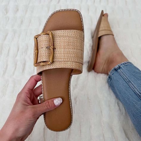 The Top 10 Most-shared Finds. : Target Finds Summer Slides, Italy Outfits, Womens Summer Shoes, Swag Shoes, Fabulous Shoes, Easy Breezy, Sandals Summer, Cute Shoes, Summer Shoes