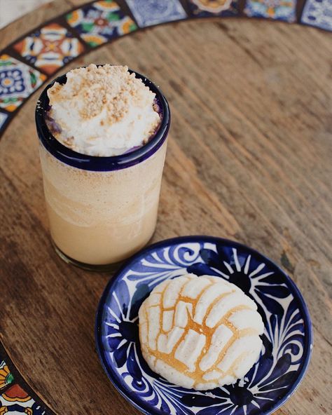 Mi Cafecito Coffee Shop on Instagram: “Sun’s out .. pan’s out 💪🏾☕️☀️ Conchitas y Cafecito frío for me please 🙋🏻‍♀️🙋🏽‍♂️ . . . . . . #peroprimeromicafecito #pomona #cafeycultura…” Mexican Bakery Shop, Mexican Fusion, Mexican Restaurant Decor, Mexican Bakery, Spanish Coffee, Mobile Coffee Shop, Mexican Coffee, Coffee Shop Interior Design, Coffee Shop Aesthetic