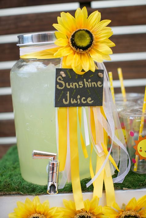 "You Are My Sunshine" Kid's Birthday Party Sunshine Birthday Party, Sunflower Birthday Parties, Sunshine First Birthday, Sunshine Birthday Parties, Sunshine Party, Sunflower Party, Sunflower Baby Showers, Sunflower Themed Wedding, Sunflower Bridal Shower