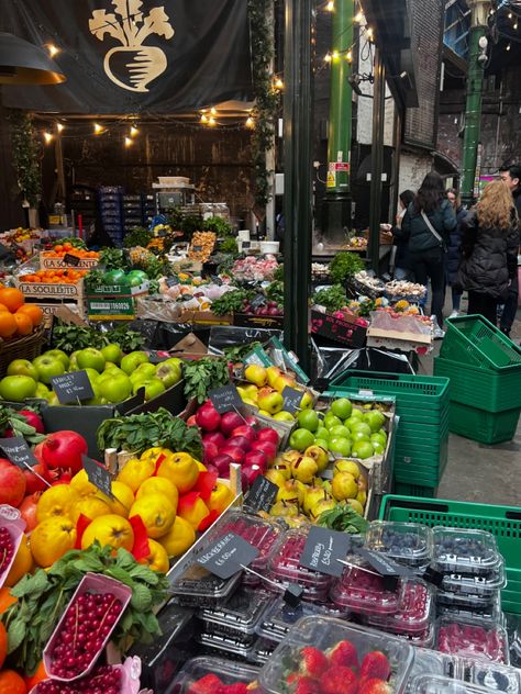 #london #uk #england #food #market #vegetables #fruits #boroughmarket Farm Fruit, England Food, 2024 Moodboard, Life In London, London Dreams, Borough Market, London Food, Food Market, Market Place