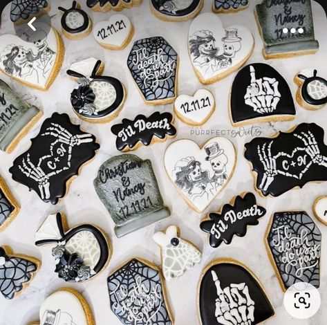 Spooky Bridal Shower Favors, Skeleton Bridal Shower Ideas, Spooky Bridal Shower Cookies, Skull Bridal Shower Ideas, Bridal Shower She Found Her Boo, Bridal Shower Dark Theme, Goth Wedding Cookies, Halloween Wedding Ideas Receptions, Gothic Wedding Cookies