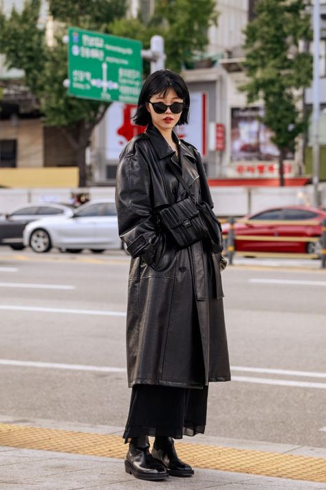 The Best Street Style From Seoul Fashion Week Spring/Summer 2020 Tokyo Fashion Women, Tokyo Fits, Japanese Outfits Street Style, Seoul Street Fashion, Tokyo Fashion Street, Tokyo Fashion Week Street Styles, Fesyen Korea, Nike Tenis, Tokyo Fashion Week