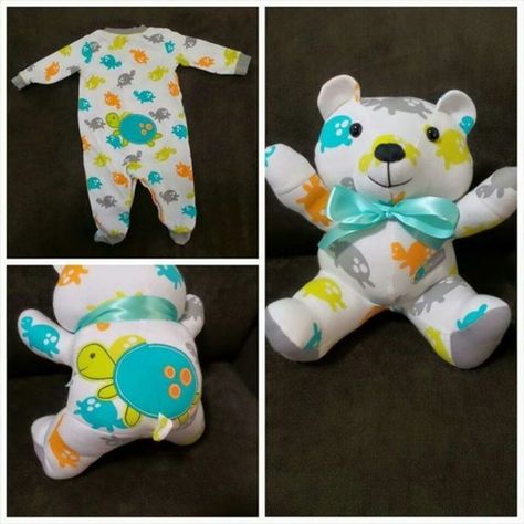 This has to be the best thing to do with a onesie after your baby has outgrown it. Artists and crafty moms are turning those old baby clothes into teddy bears and parents are loving them. These... Memory Bears Pattern Free, Fold Towels, Old Baby Clothes, Baby Diy Sewing, Memory Bears Pattern, Diy Sy, Bear Patterns Free, Baby Clothes Quilt, Baby Teddy Bear