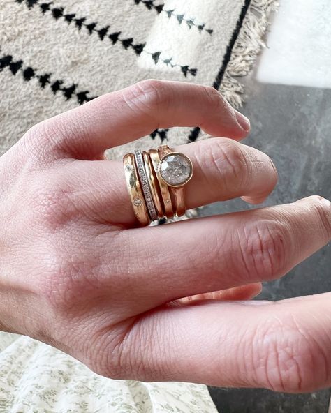 Jane Pope Jewelry su Instagram: "JP S+P GILD bezel set beauty atop a stack of JP bands. wow. ✨ #janepopeGILD #Janepoperings #stackemup" Minimal Gold Jewelry, Round Wedding Band, Cushion Cut Diamond Ring, Handmade Wedding Rings, Stacked Wedding Rings, Minimal Gold, Gold Jewellry, Bezel Engagement Ring, Diamond Stacks