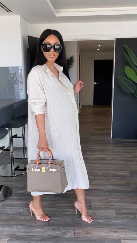 Chic Bump Style, Maternity Dress For Work, Casual Maternity Dress Outfits, Maternity Flowy Dress, Pregnant Business Attire, Cute Maternity Outfits Black Women, Flattering Pregnancy Outfits, Pregnant Business Casual, Black Mom Outfits