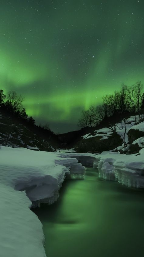 Aurora Borealis From Space, Wallpaper For Windows, Lake Wallpaper, Iceland Landscape, Iphone Wallpaper Winter, Winter Lake, Hipster Wallpaper, Wallpapers For Iphone, Mountain Wallpaper