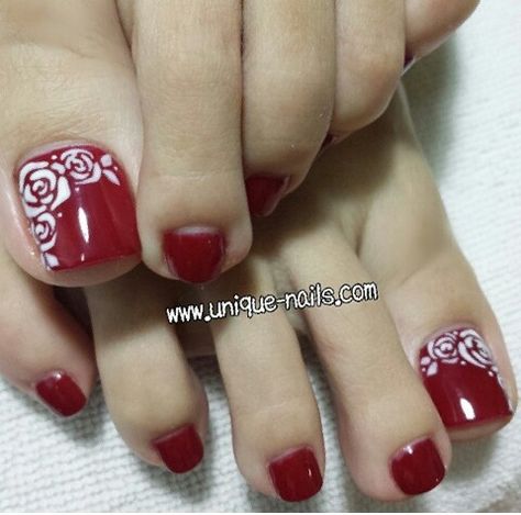 Pretty Pedicure- pretty white roses with red polish Design Toenails, Shellac Pedicure, Red Pedicure, Ideas Pedicure, Toenail Art Designs, Red Toenails, Nails Pedicure, Pedicure Designs Toenails, Pink Manicure