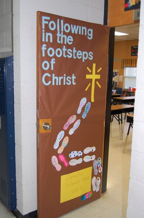 Bible School Door Decorations, Catholic Schools Week Art, Christian Classroom Decor Ideas, Catholic Schools Week Craft, Jesus Door Decorations Classroom, Religion Bulletin Boards Catholic, Ccd Classroom Ideas, Bible School Decorating Ideas, Catholic Classroom Ideas