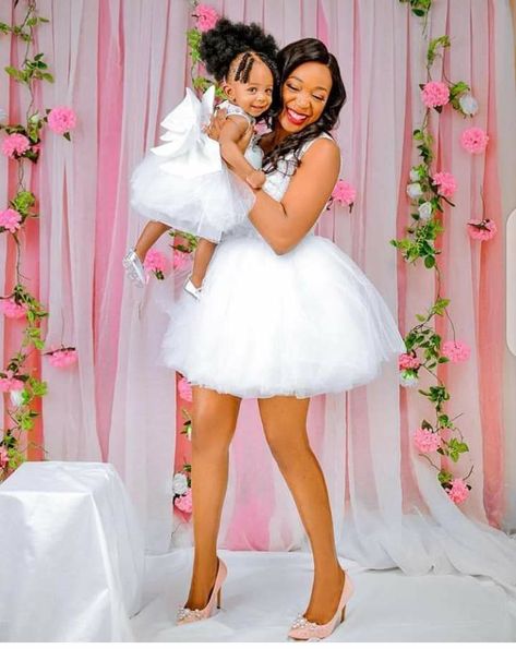 Fashion African Style, Mommy Daughter Photography, Mommy Daughter Photoshoot, Mommy Daughter Photos, Mother Baby Photography, Mother Daughter Photoshoot, Mum And Daughter, Mom Daughter Outfits, Mommy Daughter Outfits