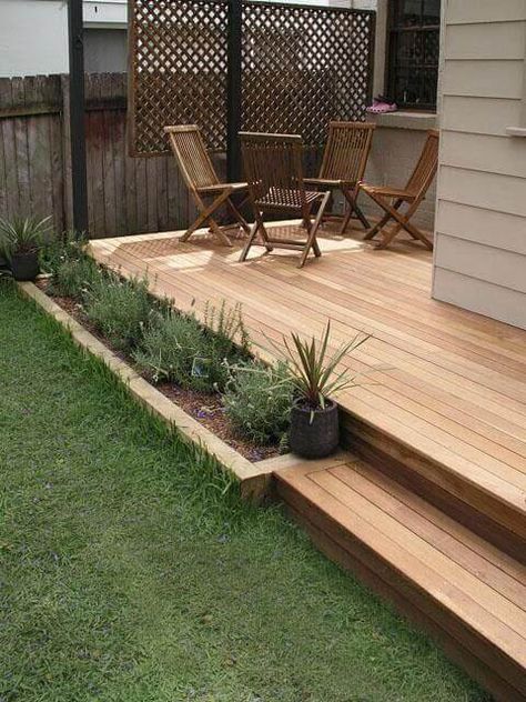 Take a close look at these beautiful pictures, you will find yourself analyzing which of these small backyard deck designs would suit you best. For more ideas like this go to backyardmastery.com Backyard Renovation, Patio Deck Designs, Wooden Deck, Desain Lanskap, Deck Designs Backyard, Garden Screening, Timber Deck, Have Inspiration, Decks Backyard