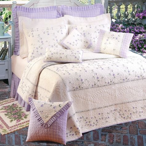 Lavender Trellis Twin Quilt Floral Quilt Bedding, Lavender Comforter, King Quilt Bedding, Lavender Bedroom, Lavender Bedding, Cottage Room, Patterned Bedding, Girl Beds, Twin Quilt