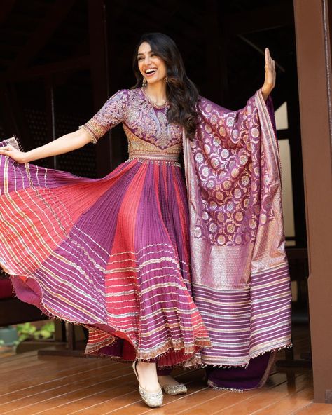 Tarun Tahiliani's Detailed Anarkali Design Elevates Sobhita Dhulipala's Fashion Game! Purple Anarkali, Sobhita Dhulipala, Anarkali Designs, Saree Blouse Styles, Backless Blouse Designs, Tarun Tahiliani, Kurta Designs Women, Dress Indian Style, Stylish Dress Book