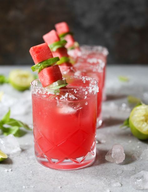 Watermelon-Basil Mezcal Margarita | You’ll definitely want to add this epic margarita recipe to your summer cocktail collection! Sweet and tangy with just the right amount of Mezcal smoke, this perfectly balanced margarita is uber-refreshing and dangerously sippable. The basil adds a hint of herbal freshness and as you can see, the drink is a total looker. Click for the full recipe and enjoy at your next summer party! | Domesticate ME #domesticateme #margaritas #margaritarecipes #summercocktails Tequila Cocktails Easy, Watermelon Tequila, Mezcal Margarita, Tequila Cocktail, Taco Truck, Tequila Drinks, Watermelon Juice, Tequila Cocktails, Easy Cocktails