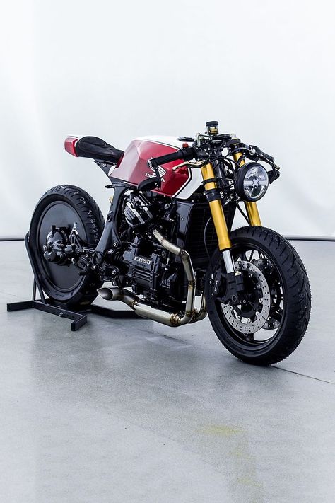 Honda CX650 cafe racer by Tossa R Boichi Manga, Cx500 Cafe Racer, Ducati 750, Custom Bikes Cafe Racers, Soichiro Honda, Honda Cx500, Cafe Racer Design, Coffee Bike, Drag Bike