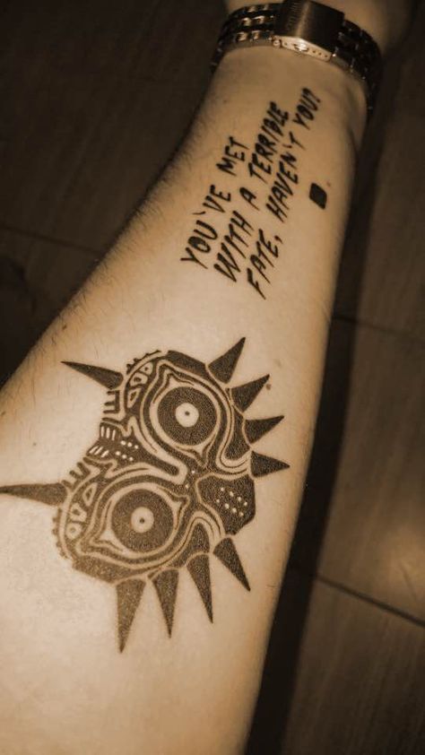 Majora's Mask Tattoo Majoras Mask Tattoo, Zelda Tattoo Ideas, Majora's Mask Tattoo, Happy Mask, Tattoos Cute, Nerdy Tattoos, Zelda Tattoo, Hand And Finger Tattoos, Cute Little Tattoos