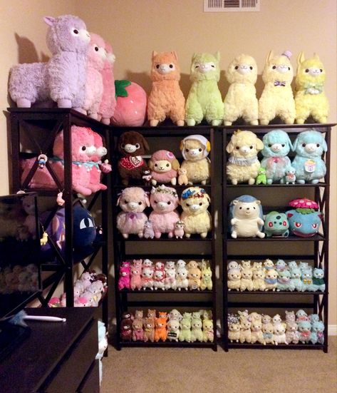 Plushie Organization, Alpaca Cartoon, Toy Collection Room, Alpaca Plushie, Llama Plush, Disney Bridal Showers, Hello Kitty Aesthetic, Anime Room, Gaming Room Setup