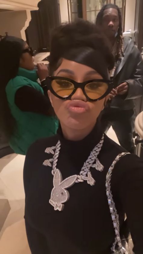 Cardi B Funny Face, Keep The Conversation Going, Cardi B Pics, Cardi B Photos, Celebrity Selfies, Carpet Looks, Female Rappers, Doja Cat, Cute Simple Outfits