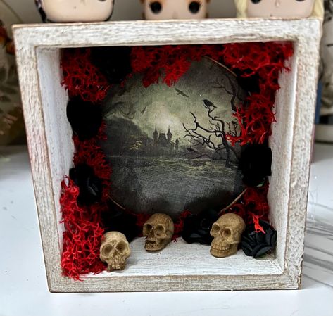 Photo Shadow Box Ideas Diy, Goth Shadow Box Ideas, Clay Shadow Box Ideas, Halloween Picture Frames Diy, Fall Shadow Box Ideas, Halloween Shadow Box Ideas, Scary Crafts, Box Decoration Ideas, Spooky Punch