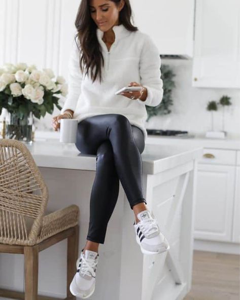 Elegantes Outfit Damen, Look Legging, Gym Apparel, Easy Winter Outfit, Sherpa Pullover, Mode Casual, Cute Winter Outfits, Ținută Casual, Athleisure Outfits