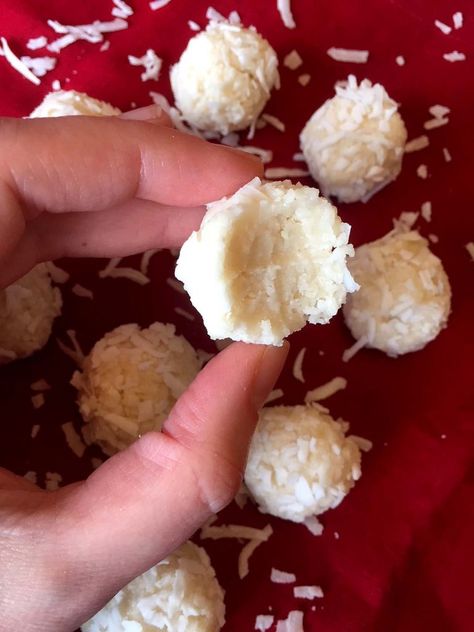 Coconut Balls Healthy, Shredded Coconut Recipes, Coconut Flakes Recipe, Coconut Energy Balls, Coconut Snacks, Flake Recipes, Coconut Truffles, Coconut Bites, Coconut Balls