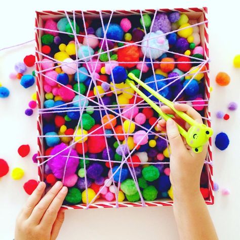 Love this fun fine motor activity @cintaandco created 💕 To set it up she simply wrapped wool/yarn around a shoe box lid to create the web… Finger Gym, Preschool Fine Motor, Fine Motor Skills Activities, Motor Skills Activities, Aktivitas Montessori, Skills Activities, Fine Motor Activities, Motor Activities, Gross Motor