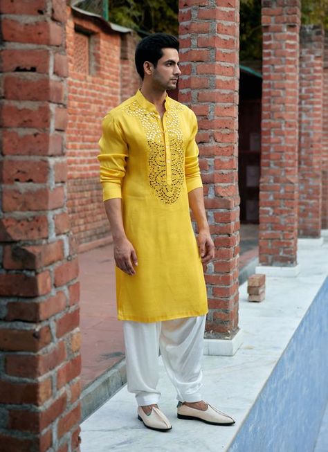 Men’s haldi outfits 2024 15 ideas: style guide Haldi Ceremony Outfit For Men, Sangeet Outfit For Men, Traditional Indian Mens Clothing, India Fashion Men, Mirror Work Kurta, Haldi Ceremony Outfit, Indian Wedding Clothes For Men, Yellow Mirror, Haldi Dress