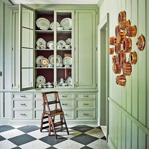 Kitchens • Instagram Hampton Manor, Glam Pad, Bunny Williams, Chinoiserie Wallpaper, Butler's Pantry, Green Rooms, Commercial Real Estate, Color Stories, Southern Style