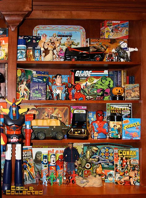 cool vintage toy collection Vintage Toy Room, Vintage Toy Collection, Vintage Collection Display, Vintage Toy Display, Toy Collection Room, Toy Collection Display, Geek Room, Collection Room, Record Display