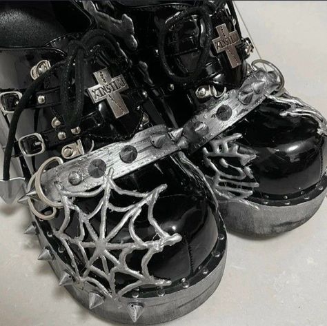 Spiderweb Shoes, Outfits Alternative, Fashion Goth, Alternative Shoes, Goth Shoes, Goth Outfit, Alt Clothes, Punk Shoes, Dr Shoes