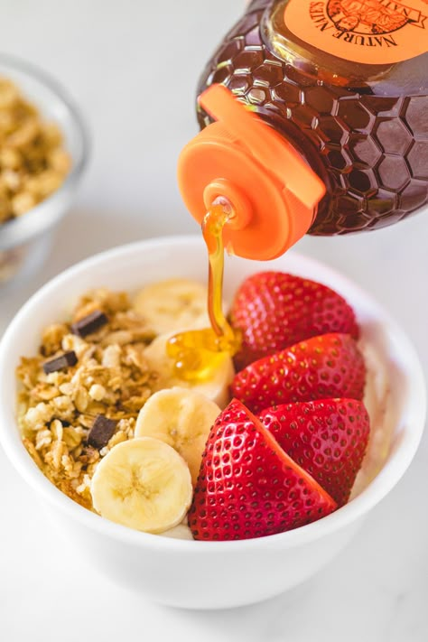 Fruit Power Bowls, Fruit Breakfast Bowl, Breakfast With Honey, Power Bowls Breakfast, Fruit Bowl Breakfast, Healthy Fruit Bowl, Fruit Bowl Recipe, Fruit Bowl Ideas, Breakfast Power Bowl