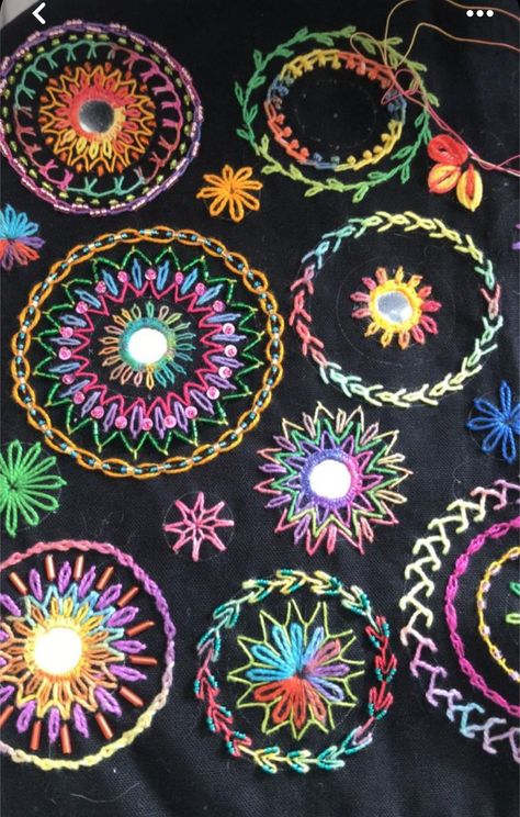 Hippy Embroidery Designs, Doodle Embroidery Ideas, Embroidery Inspiration Jeans, Circle Embroidery Design, Embroidered Wedding Dresses, People Embroidery, Mandala Embroidery, Embroidered Placemats, Embroidered Curtains