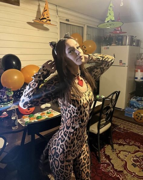 Leopard Costume Aesthetic, Cheetah Halloween Costume Women, Diy Cheetah Costume Women, Cheetah Costume Halloween, Leapord Halloween Outfit, Leopard Costume Women, Leopard Print Costume, Leopard Makeup Halloween, Leopard Halloween Costume