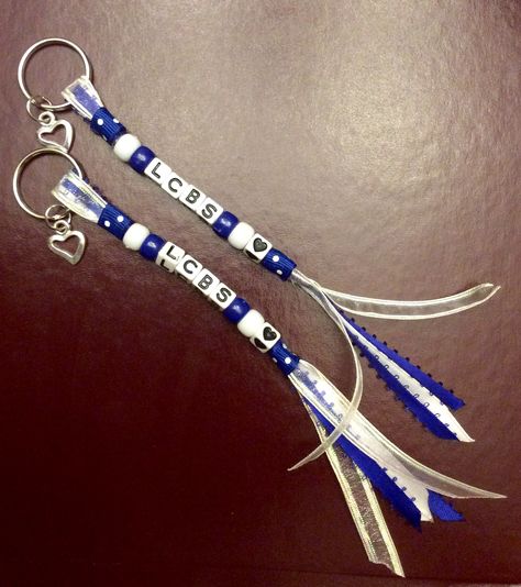 School sports team spirit keychains for team fundraiser Team Spirit Ideas Diy, School Spirit Keychains Diy, School Spirit Ornaments Diy, Color Guard Fundraiser Ideas, Cheerleading Gifts For Team Diy, Diy Team Spirit Ideas, Cheer Crafts High School, Team Merchandise Ideas, Team Swag Ideas