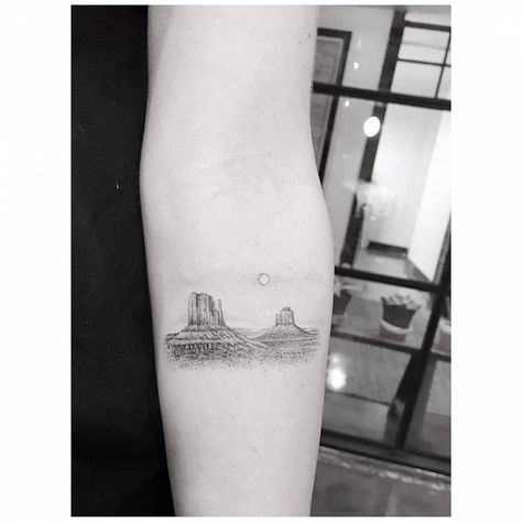 Single needle Monument Valley tattoo on the left inner forearm. Monument Valley Tattoo, Desert Tattoo, Succulent Tattoo, Arizona Tattoo, Valley Tattoo, Tattoo Diy, Usa Tattoo, Rock Tattoo, Map Tattoos