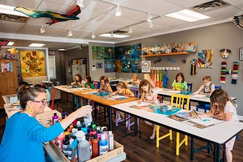 Glass Art Studio, Kids Art Studio Business, Art Class Studio, Cute Art Studio, Art Studio Interior, Dream Art Studio, Childrens Art Studio, Kids Art Studio, Art Studio Space